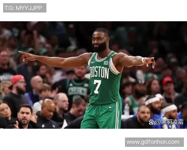 湖人客场挑战热火全力争胜展现球队实力与韧性